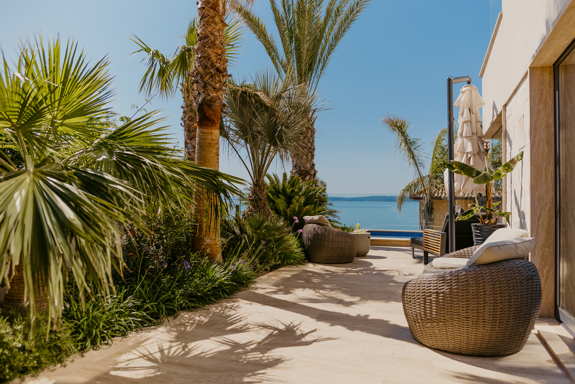 Luksuzna mediteranska vila s bazenom s pogledom na jadransku obalu